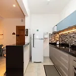 Omar do Rio, 3BDRs, Smart TV, 250mbps Internet, 330m from Copacabana Beach&550m from General Osório Subway, RE 253