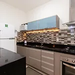 Omar do Rio, 3BDRs, Smart TV, 250mbps Internet, 330m from Copacabana Beach&550m from General Osório Subway, RE 253