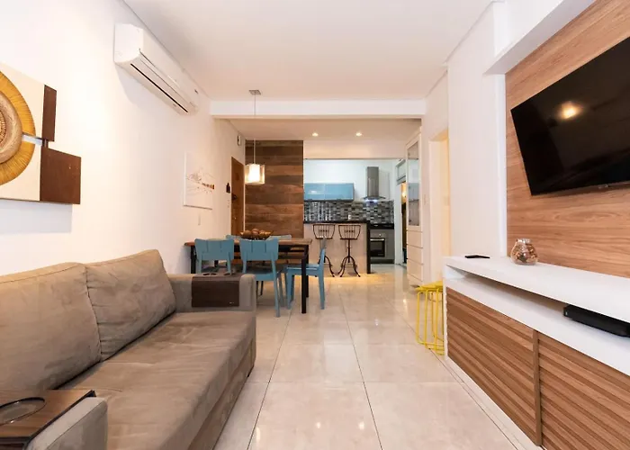 Omar do Rio, 3BDRs, Smart TV, 250mbps Internet, 330m from Copacabana Beach&550m from General Osório Subway, RE 253